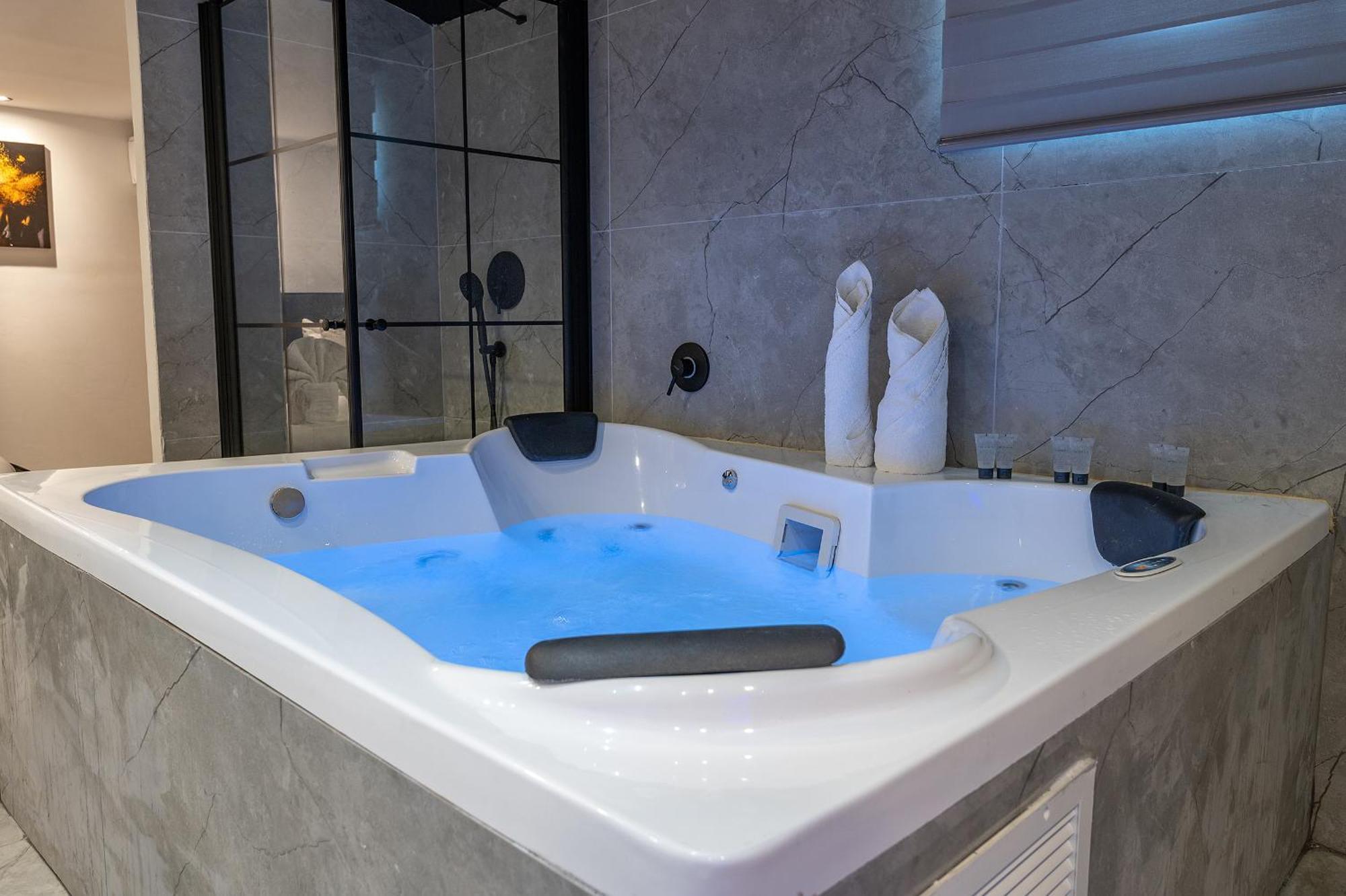 Lago Suites Hotel Йерусалим Екстериор снимка