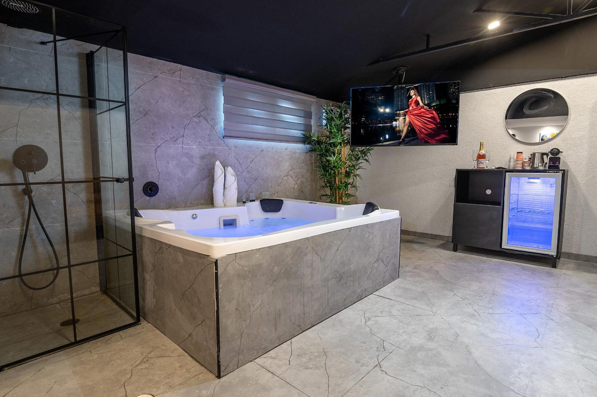 Lago Suites Hotel Йерусалим Екстериор снимка