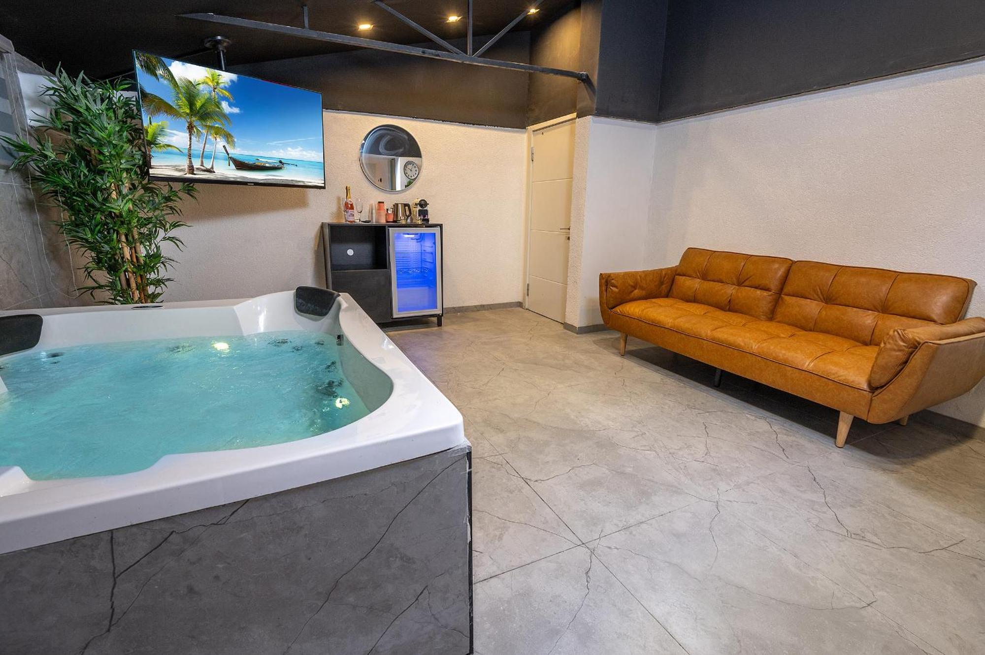 Lago Suites Hotel Йерусалим Екстериор снимка