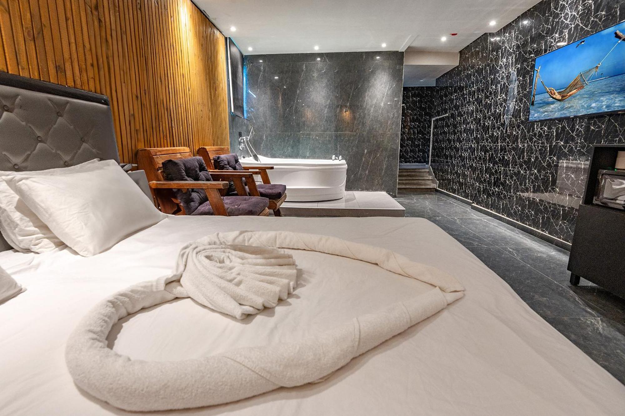 Lago Suites Hotel Йерусалим Екстериор снимка