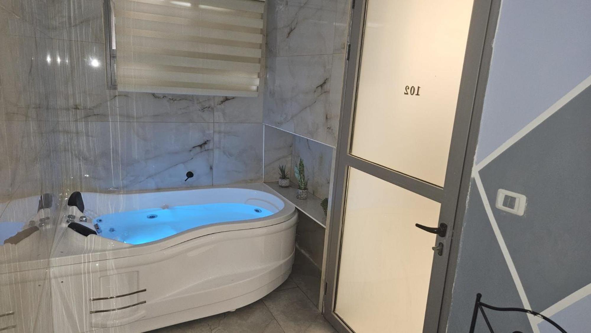 Lago Suites Hotel Йерусалим Екстериор снимка