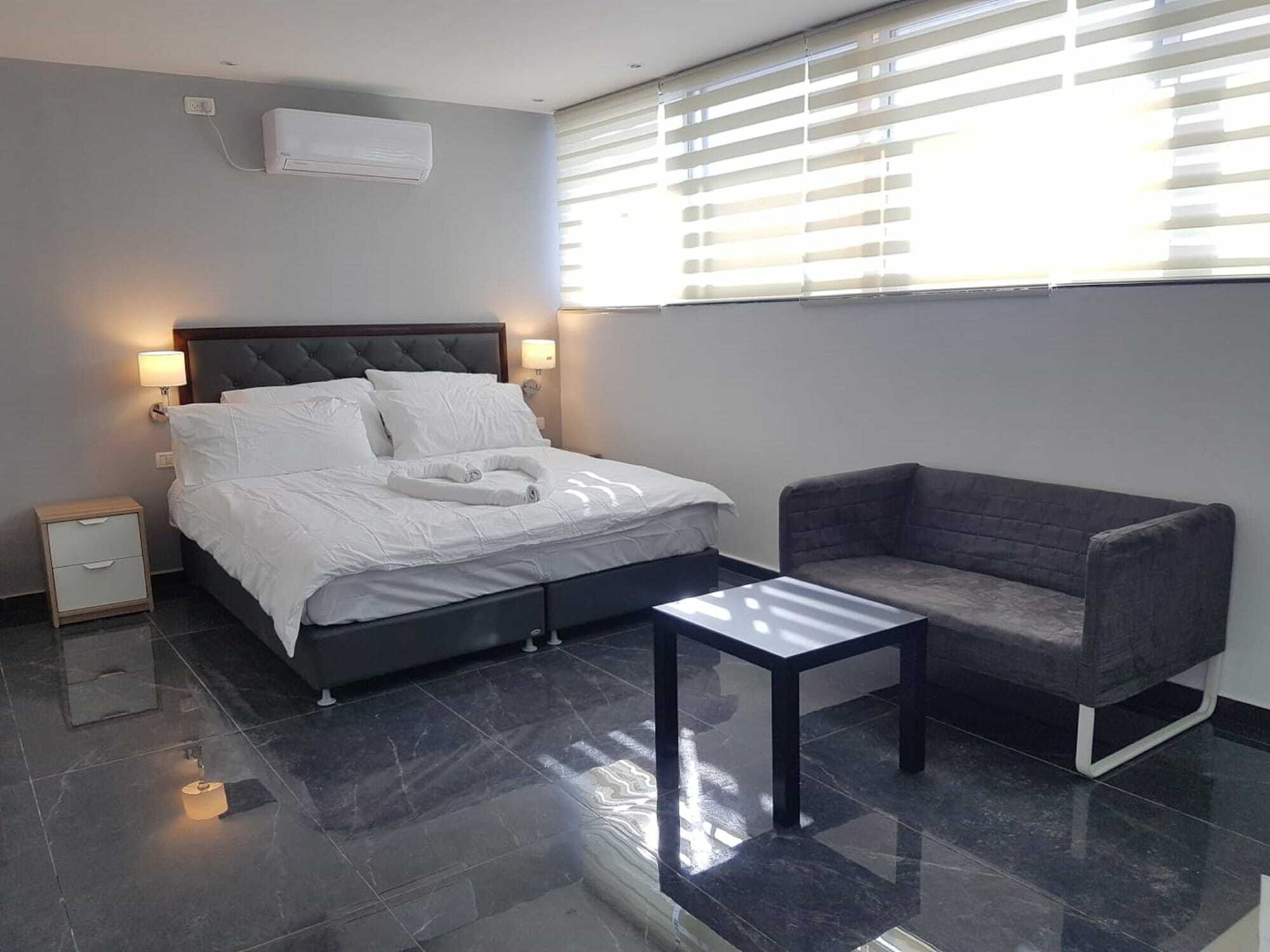 Lago Suites Hotel Йерусалим Екстериор снимка